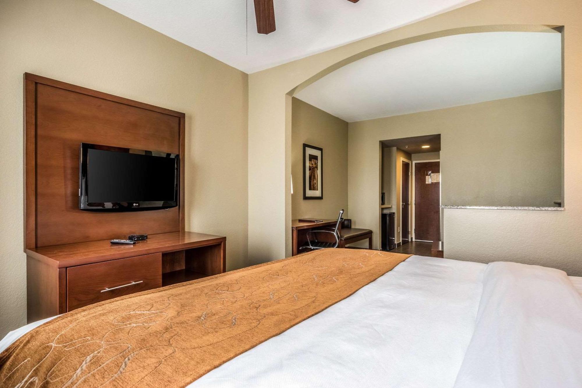 Comfort Suites Near Texas State University Сан Маркос Экстерьер фото